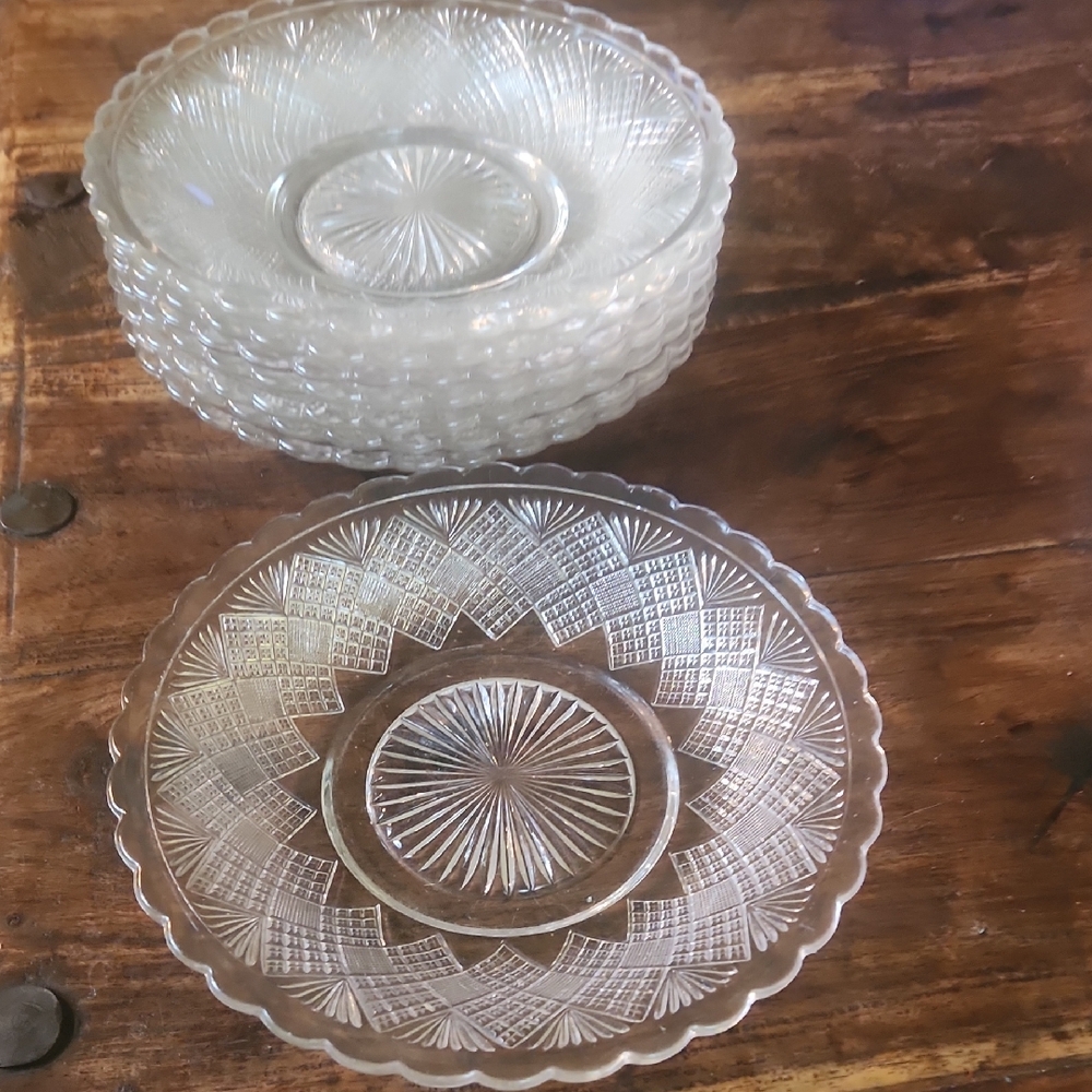 Elegant Clear Pressed Glass Plates Set Of 8